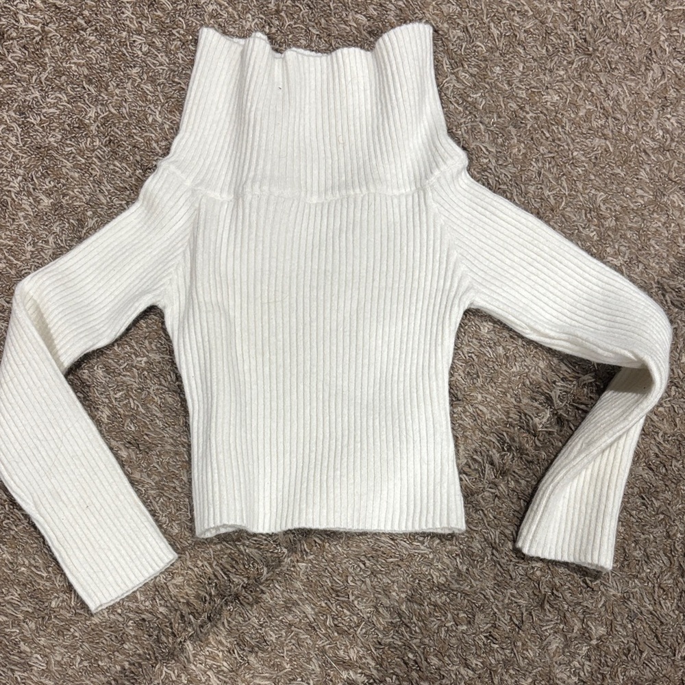Women's Cream Ribbed Off-Shoulder Turtleneck Sweater